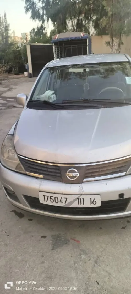 Nissan Tiida 4 portes 2011 