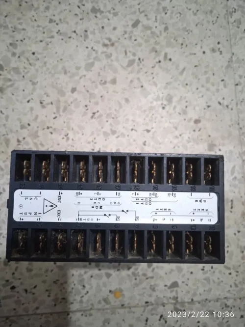 afficheur régulateur gefran 2300-si-3r-1-s لي يحتاجهم نساعدو