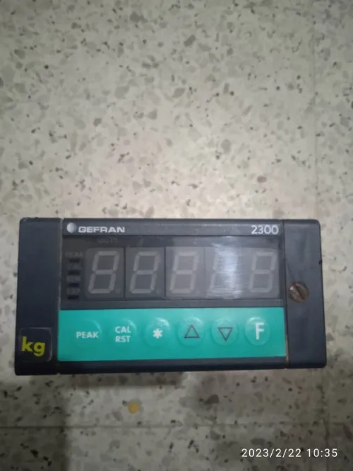 afficheur régulateur gefran 2300-si-3r-1-s لي يحتاجهم نساعدو