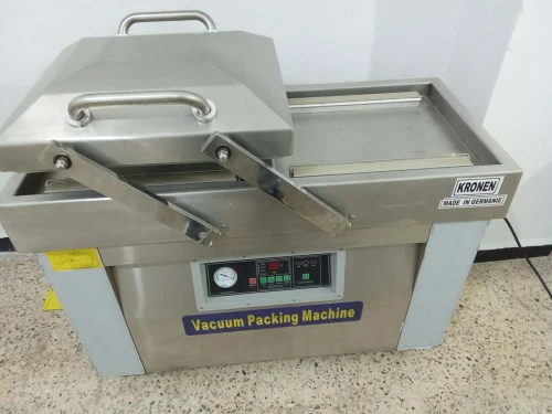Étiqueteuse semi-automatique pour pots ronds + sous-videuse + réfrigérateur