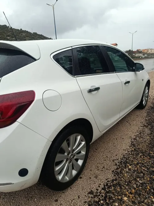 Opel Astra 4 portes 2015 Astra 4 portes