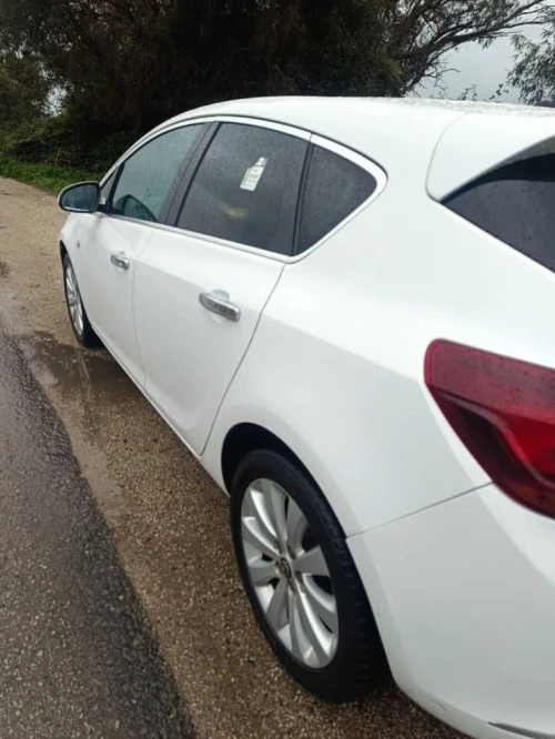 Opel Astra 4 portes 2015 Astra 4 portes