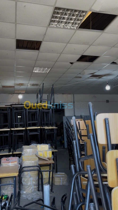 Fabrication de chaises, de tables d'école et de casiers scolaires