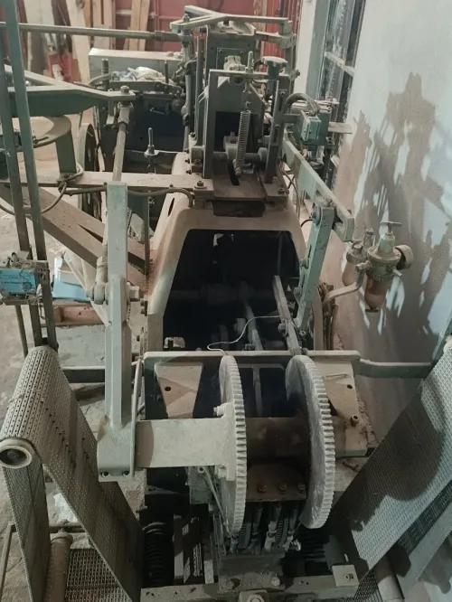 Machine piqueuse semi-auto