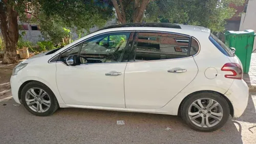Peugeot 208 2015 Allure