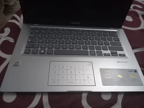 ASUS 