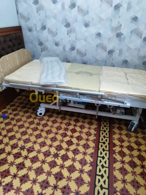 Lit multifonctions + 2 matelas anti escarres neuf 