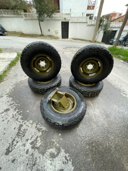 Jantes avec pneus toyota fj 40 1975