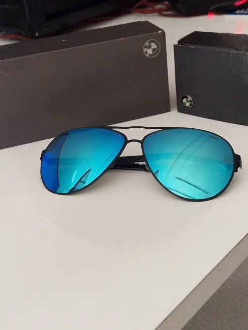 Affirmez votre style avec ces lunettes de soleil pour homme signées BMW
