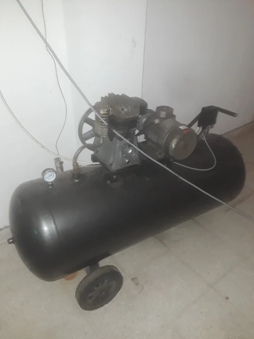 Compresseur 300L