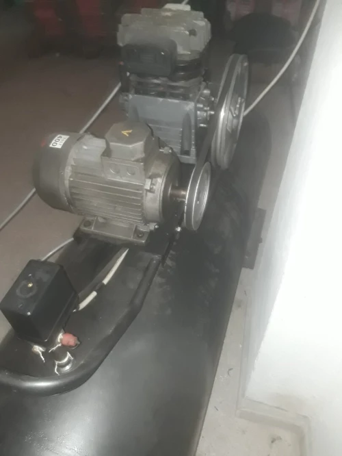 Compresseur 300L