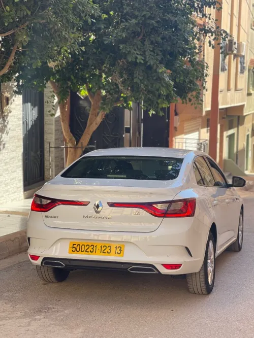 Renault Megane 4  2023 Itens