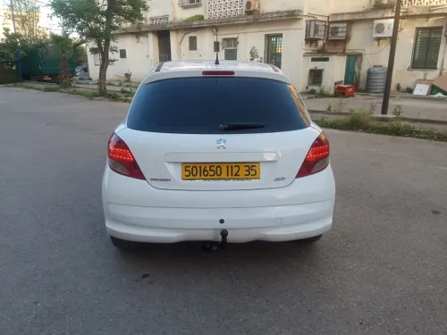 Peugeot 207 2012 Fennec