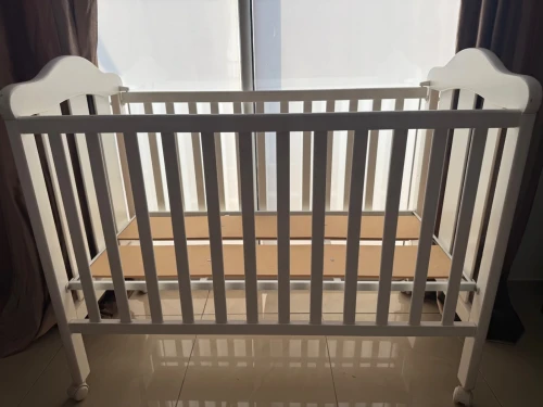 Lit de bébé et sa table à longer 4en1