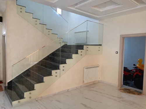 Garde corps et rampe d'escalier en verre et inox