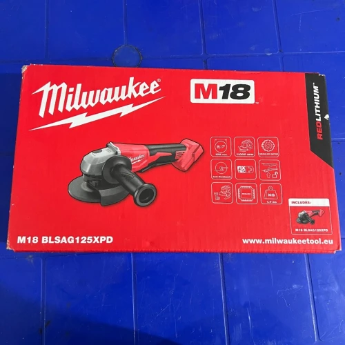 Lots Milwaukee M18 5.0ah
