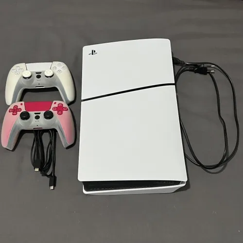 PlayStation 5 + 2 Manettes + 3 jeux