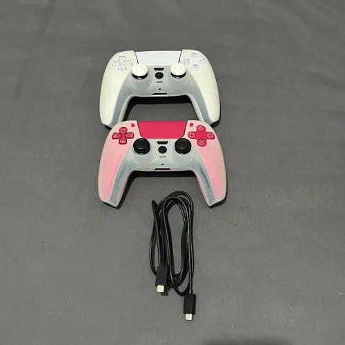 PlayStation 5 + 2 Manettes + 3 jeux
