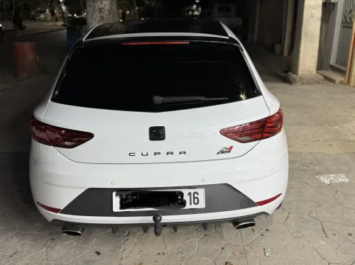 Seat Leon beats 2019 Cupra 