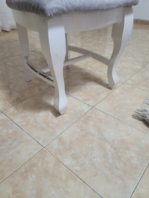 Sale à manger 6 chaises