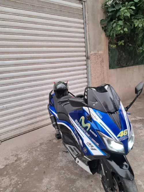 Tmax Lux max Yamaha 2016