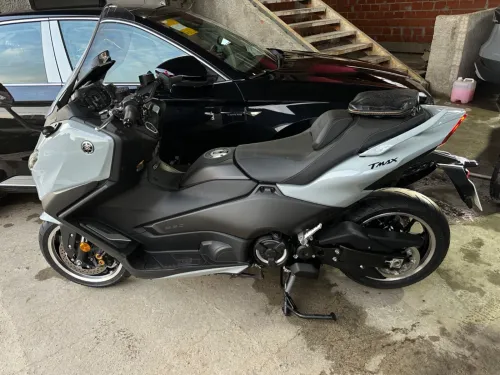 Yamaha T max 2025