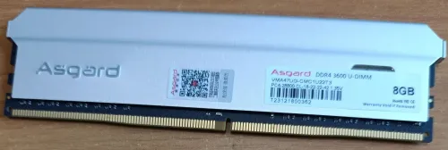 2 barrettes mémoire DDR4 ASGARD 8 Go chacune (16 Go au total)