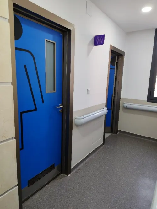 Porte technique hospitalière / Porte de service professionnelle