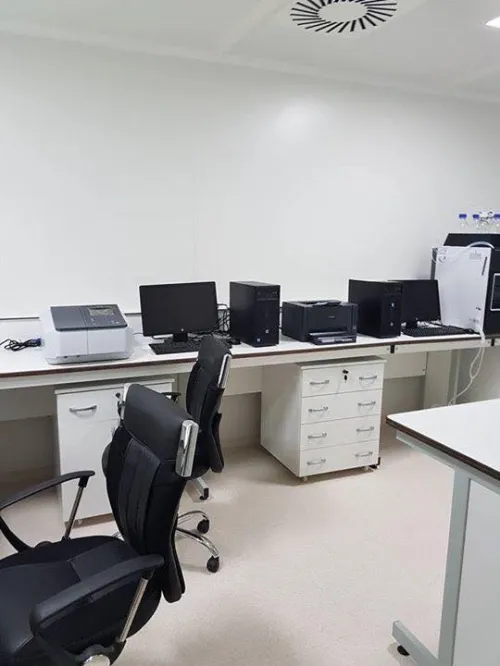 PAILLASSE DE LABORATOIRE SUR MESURE
