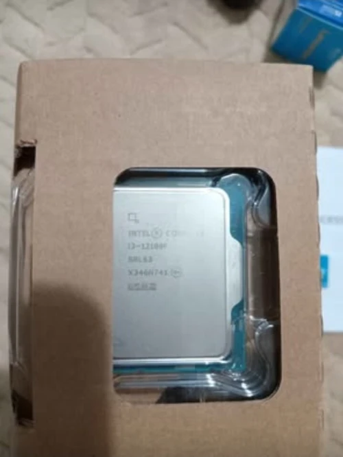 Intel avec solution thermique I3 12éme génération