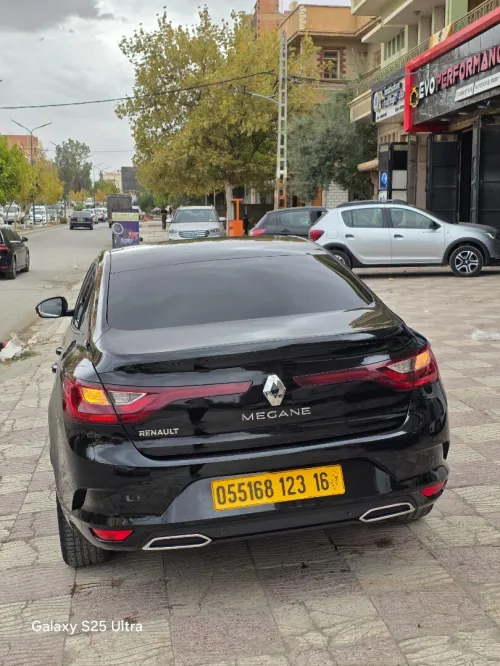 Renault Megane 4  2023 Itens
