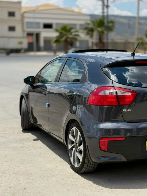 Kia Rio 5 portes 2015 Funny Facelift 