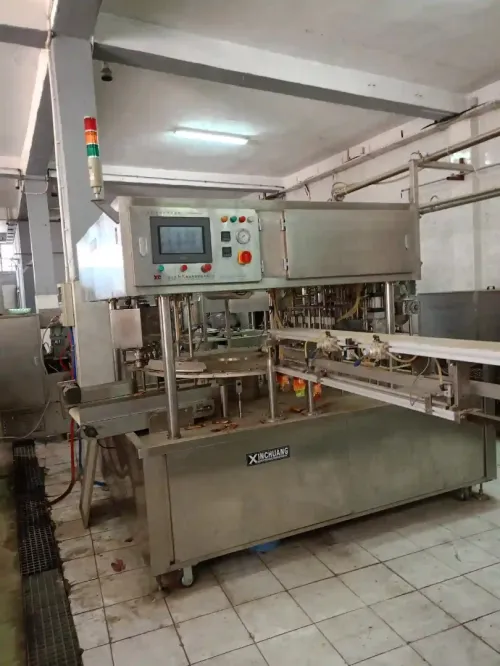 2 machine de remplissage doypack