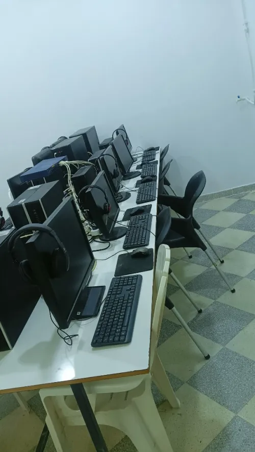 Matériel cyber counter strike 1.6 10poste (5ecran 22 +5ecran 19)