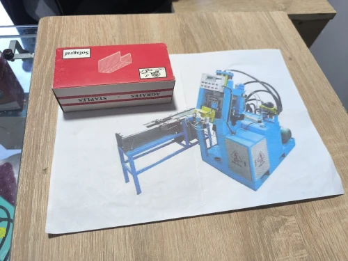 Machine fabrication agrafe