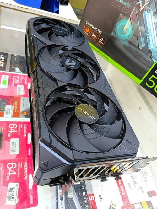 GIGABYTE RTX 5070 TI GAMING OC 16GO