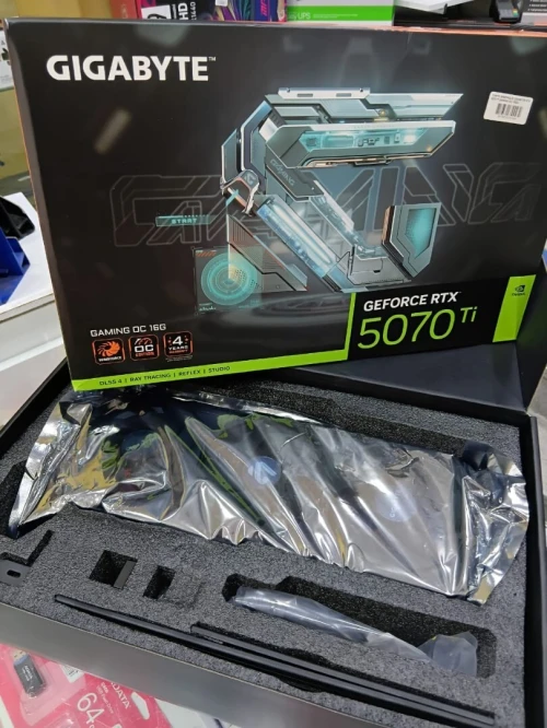 GIGABYTE RTX 5070 TI GAMING OC 16GO