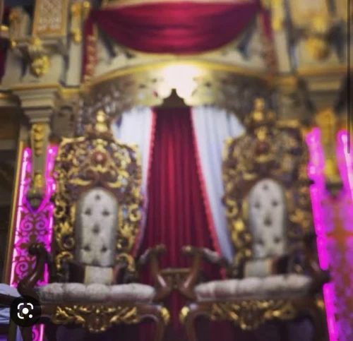 Fauteuil royal en hêtre et dorure syrien 