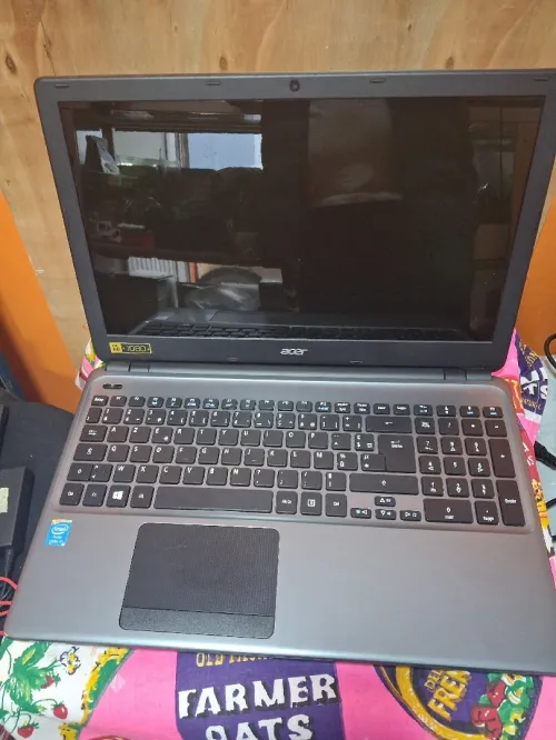 Acer E1-572G