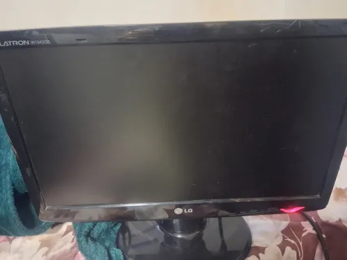 Ecran pc lg 19 pouces vga avec table