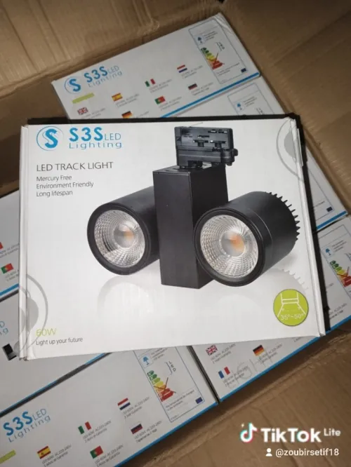 Projecteur led sur rail triphasé ( éclairage commercial )