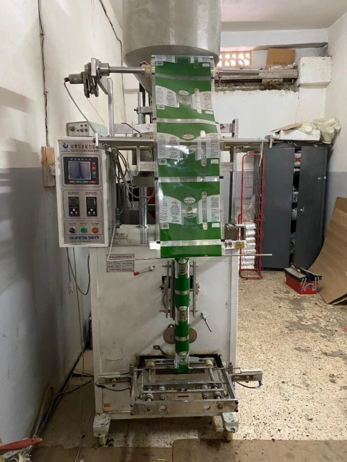 Machine de remplissage et d'emballage