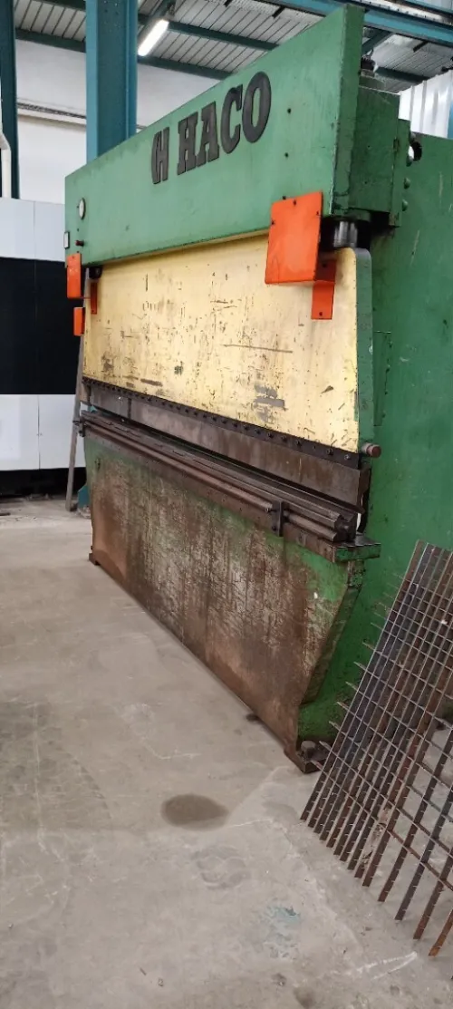À VENDRE : Plieuse Hydraulique HACO 100 Tonnes