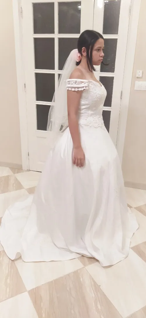 Robes blanches pour marié à vendre فساتين اعراس للبيع 