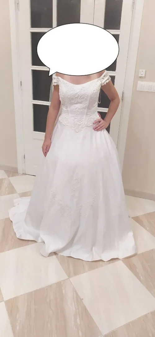 Robes blanches pour marié à vendre فساتين اعراس للبيع 