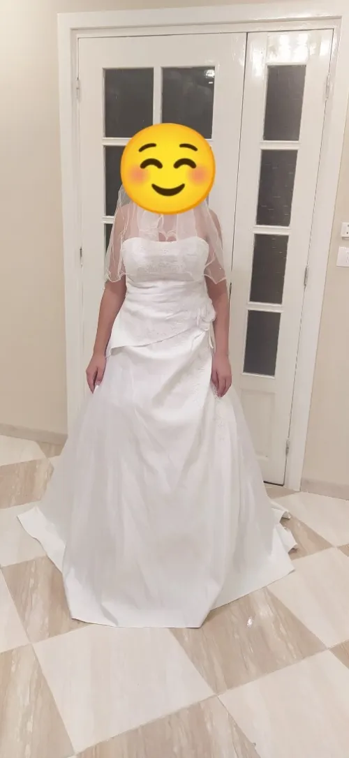 Robes blanches pour marié à vendre فساتين اعراس للبيع 