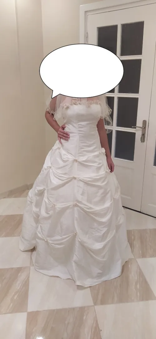 Robes blanches pour marié à vendre فساتين اعراس للبيع 