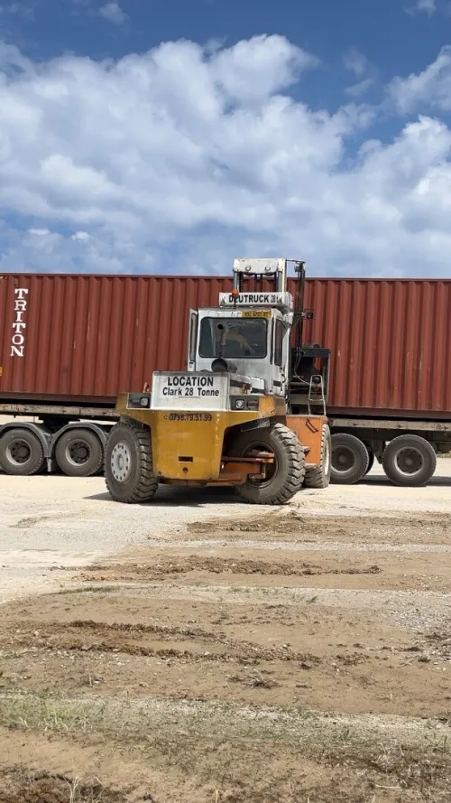 Location chariot élévateur  3 à 32t Clarck 2012