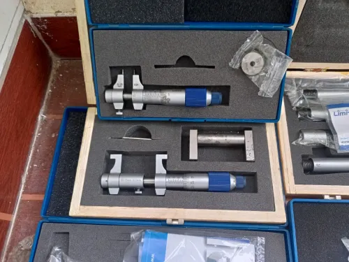 Vent un Lot d'outillage professionnel tour fraiseuse ادوات الخراطة، تور