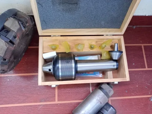 Vent un Lot d'outillage professionnel tour fraiseuse ادوات الخراطة، تور